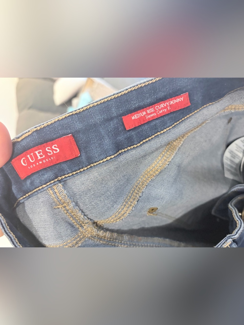 Guess Jeans - Picture 4 of 5